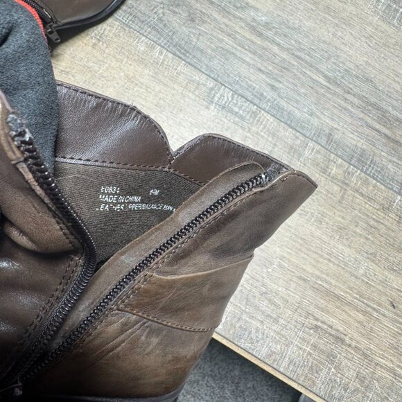 Clarks Brown Leather Zipper Ankle Booties Women's Size 8.5 - Picture 5 of 7